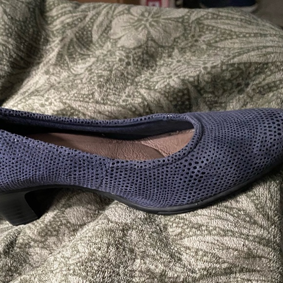 Earth Bluish gray suede/leather pumps (depending on lighting). Sz. 8 EUC - Picture 8 of 16